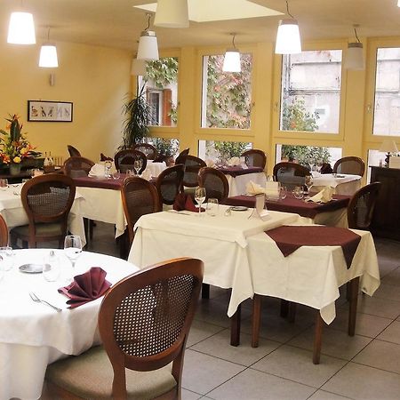 Hotel L' Ecu Montbard Zewnętrze zdjęcie