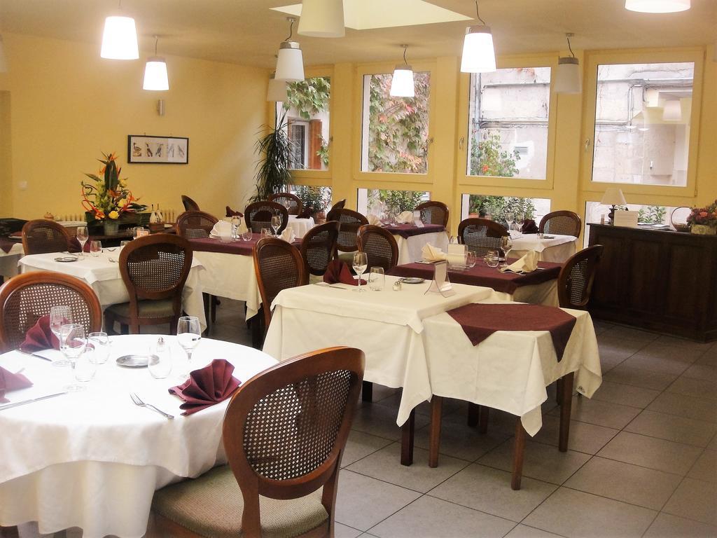 Hotel L' Ecu Montbard Zewnętrze zdjęcie